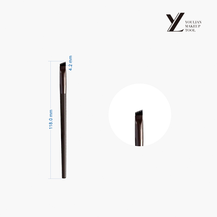 How Does an Eyebrow Spoolie Improve Eyebrow Grooming and Makeup Results?